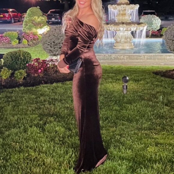 Oh Polly brown velvet dress 🤎 - Picture 4 of 4